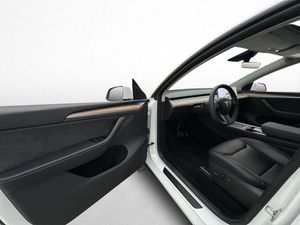 Tesla Model Y bild 13