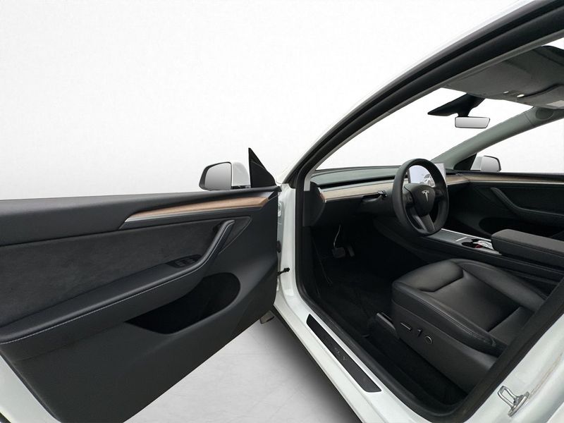 Tesla Model Y bild 13