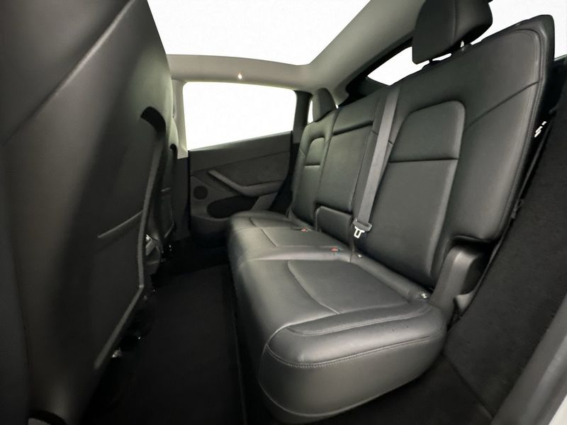 Tesla Model Y bild 27