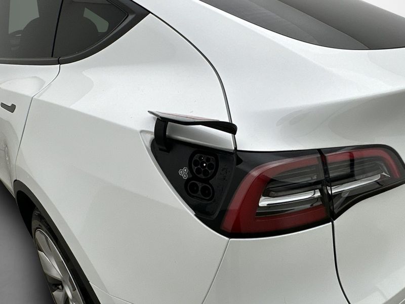 Tesla Model Y bild 35