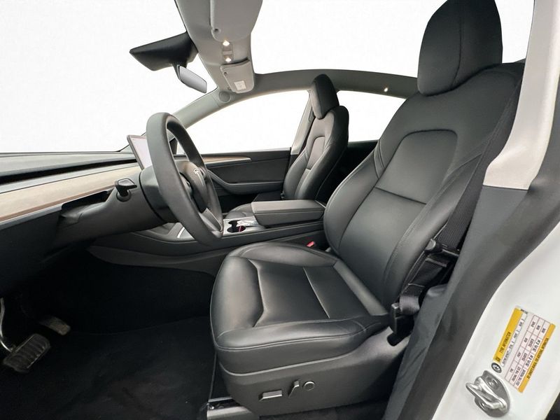 Tesla Model Y bild 14