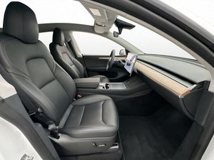 Tesla Model Y bild 28