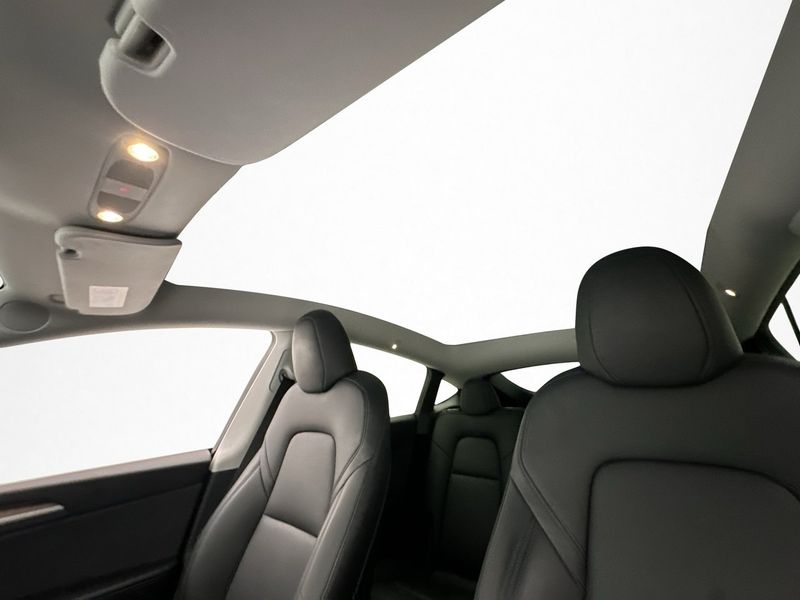 Tesla Model Y bild 16