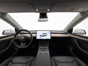 Tesla Model Y bild 15