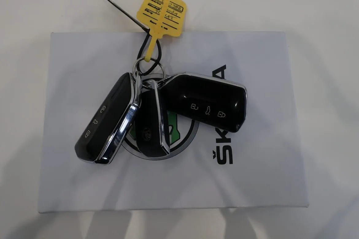Vehicle image 32
