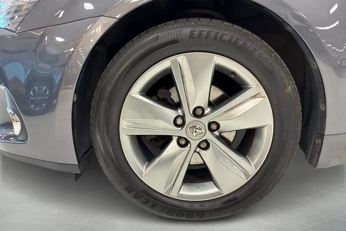 Vehicle image 14