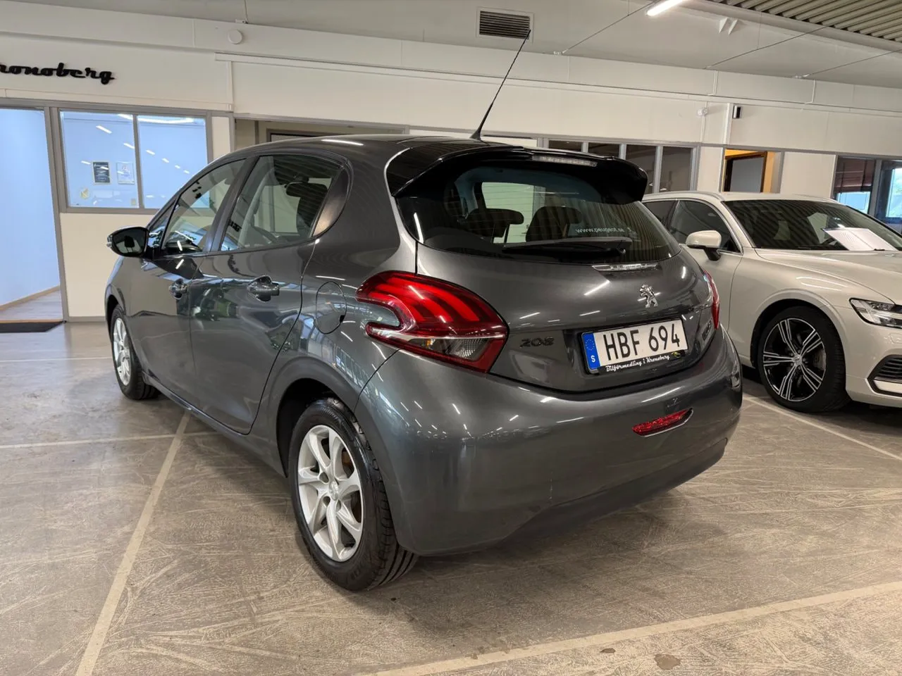 Vehicle image 3