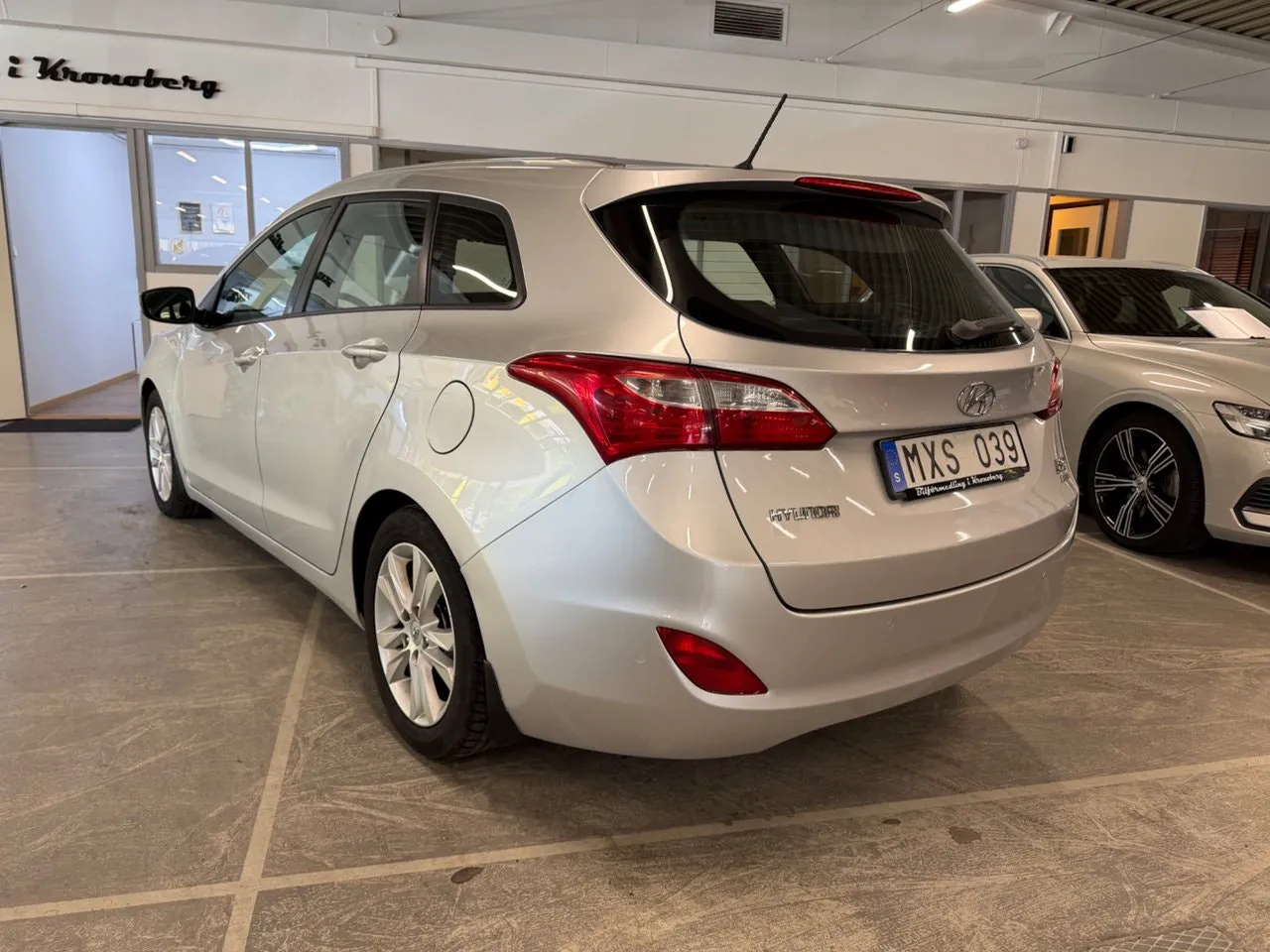 Vehicle image 3