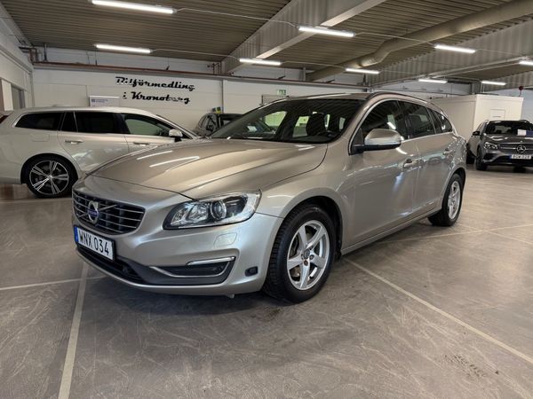 Volvo V60 D4 AWD Momentum 1-Ägare Värmare Drag Navi Rattvärme - 2015