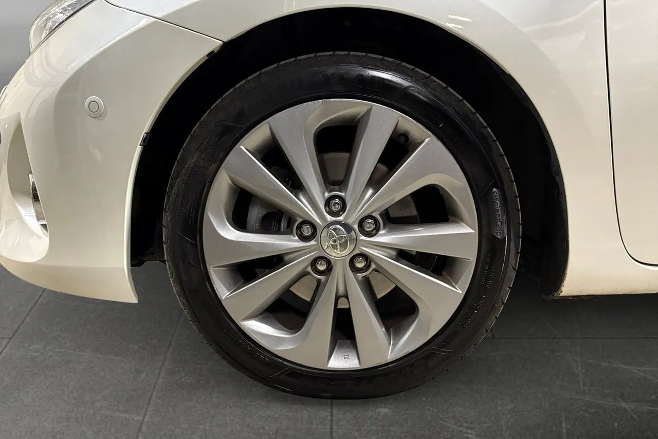 Vehicle image 15