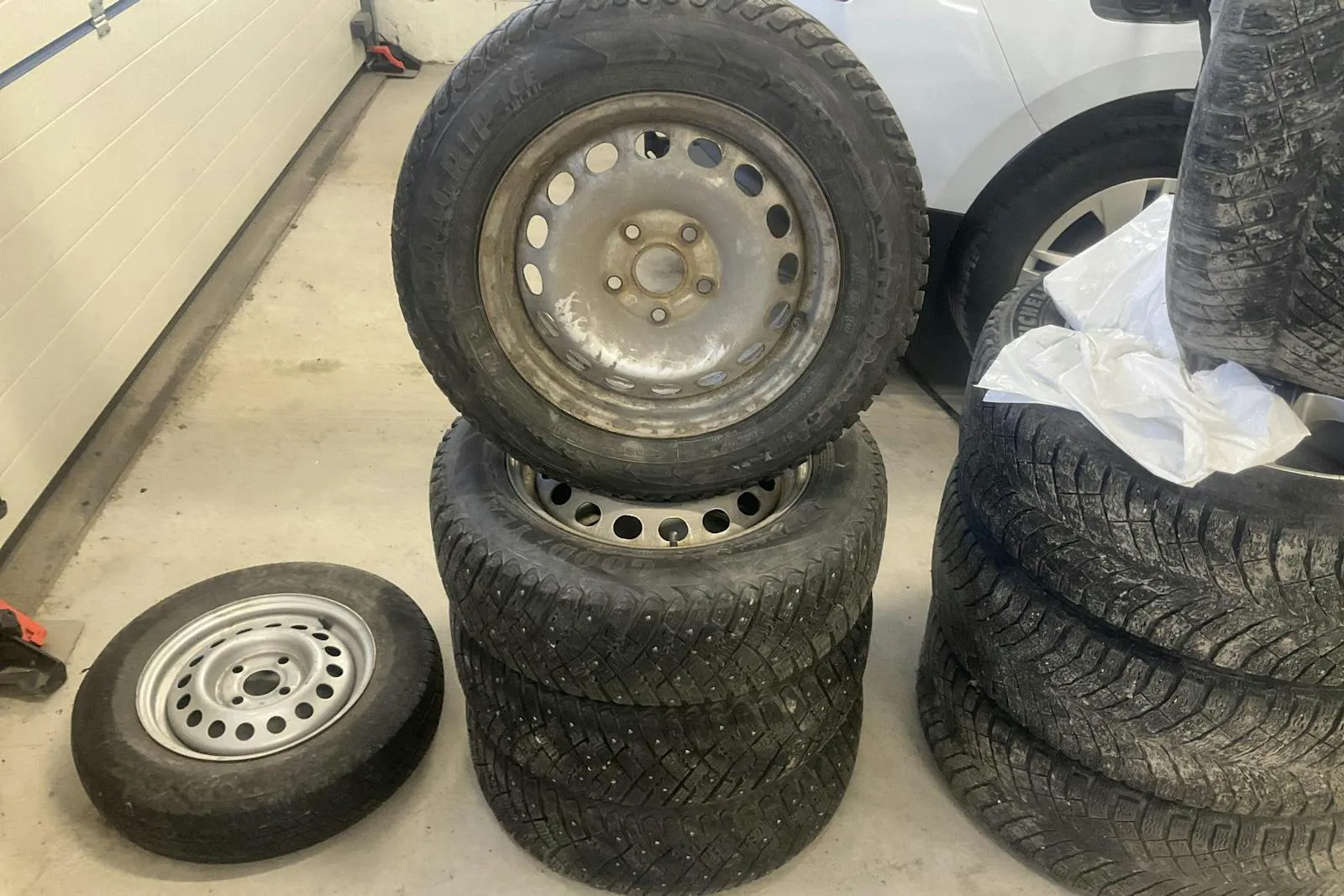 Vehicle image 14