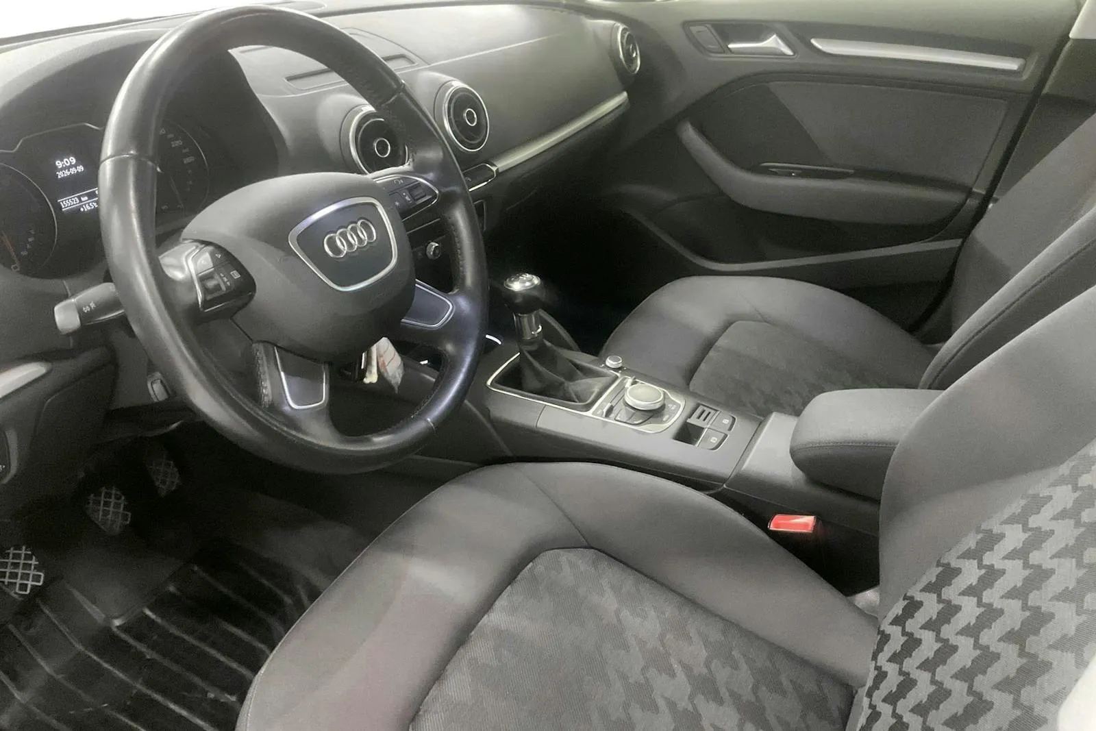 Vehicle image 14