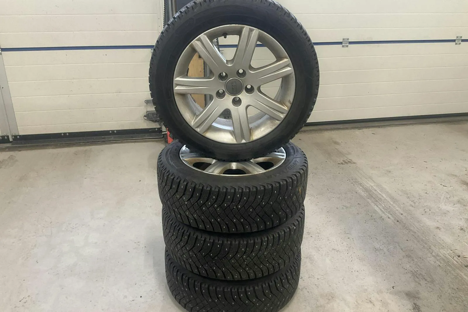 Vehicle image 15