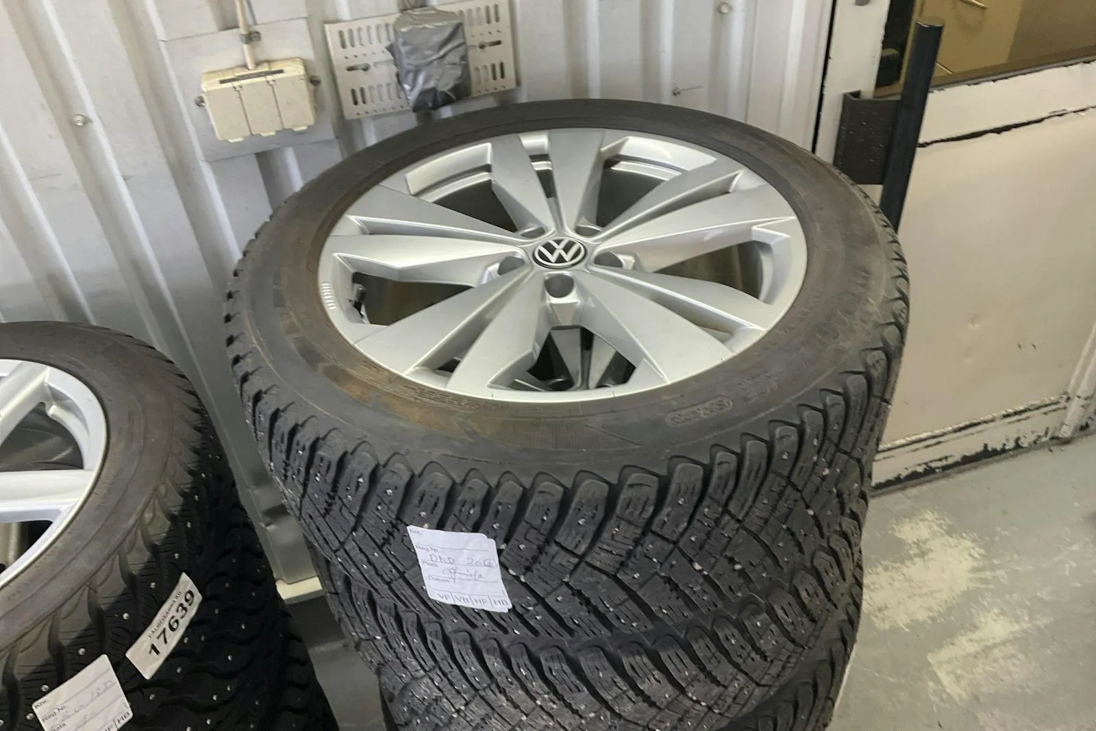 Vehicle image 13