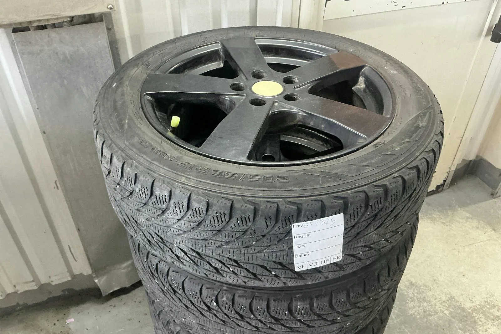 Vehicle image 14