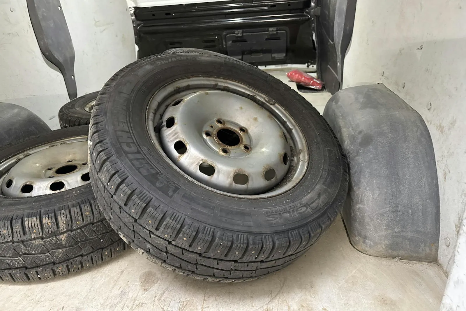 Vehicle image 12