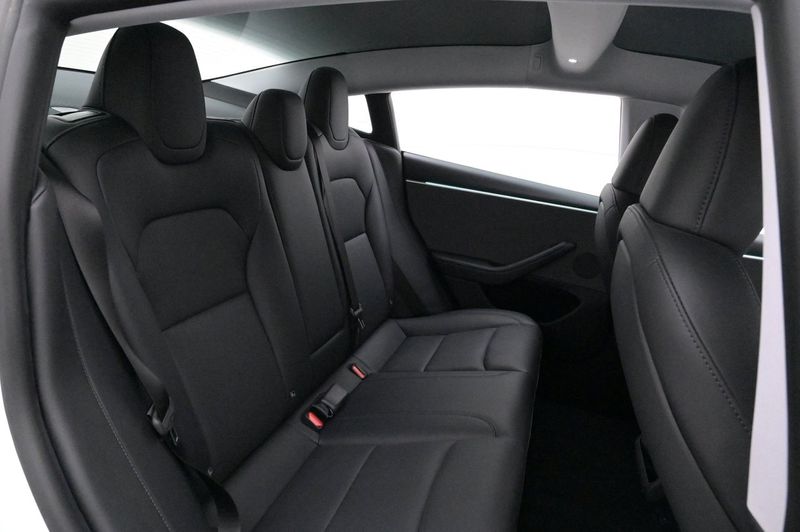 Tesla Model 3 bild 20