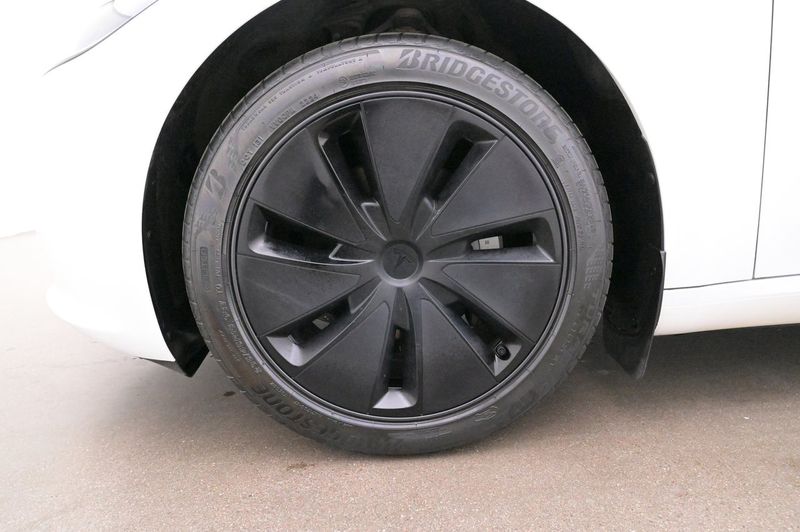 Tesla Model 3 bild 27
