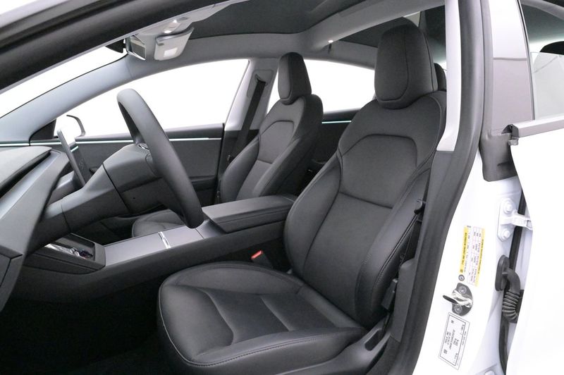 Tesla Model 3 bild 8