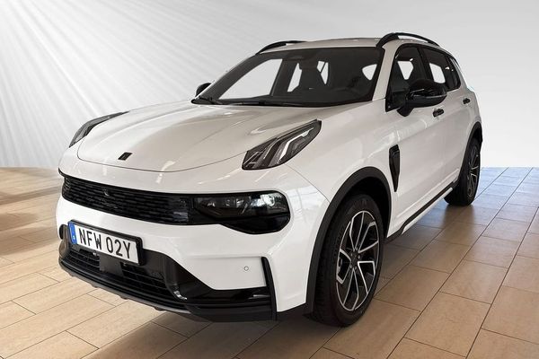 Lynk & Co 01 Core PHEV - 2025