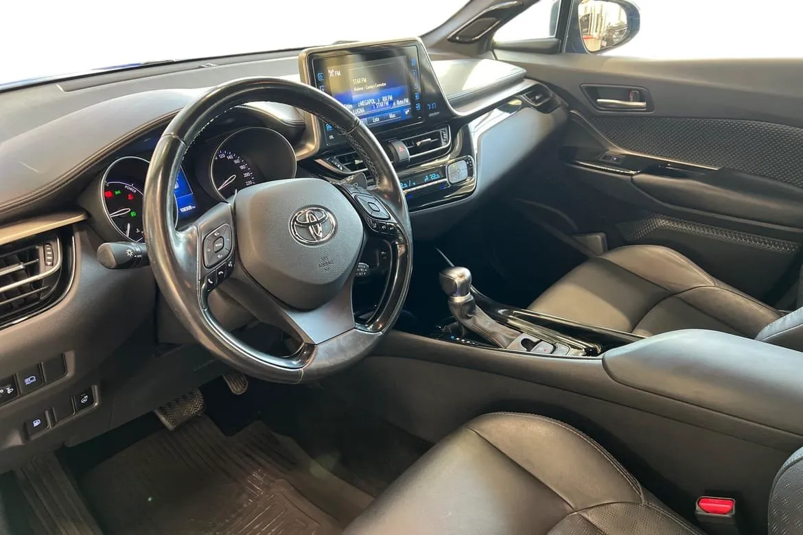 Vehicle image 13