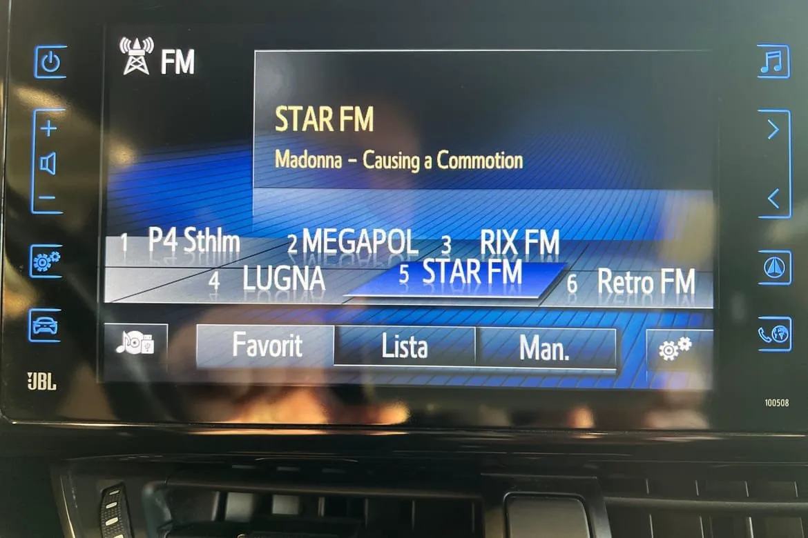 Vehicle image 14