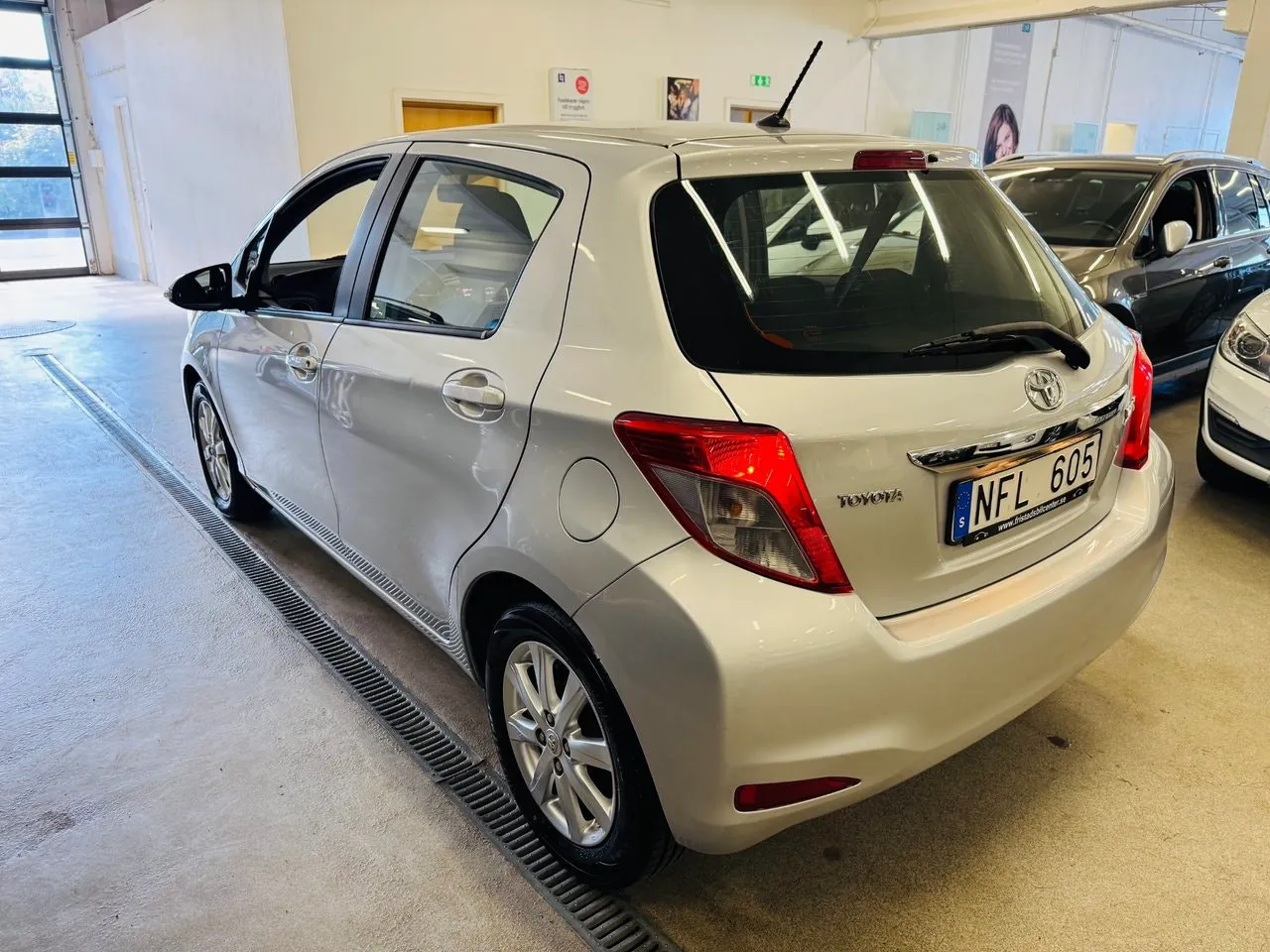 Vehicle image 15