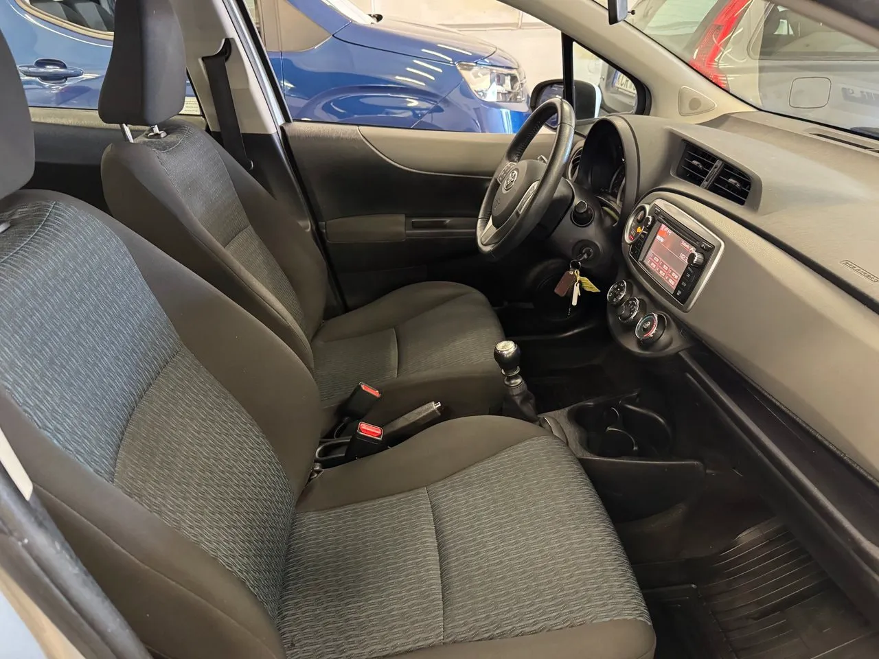 Vehicle image 16