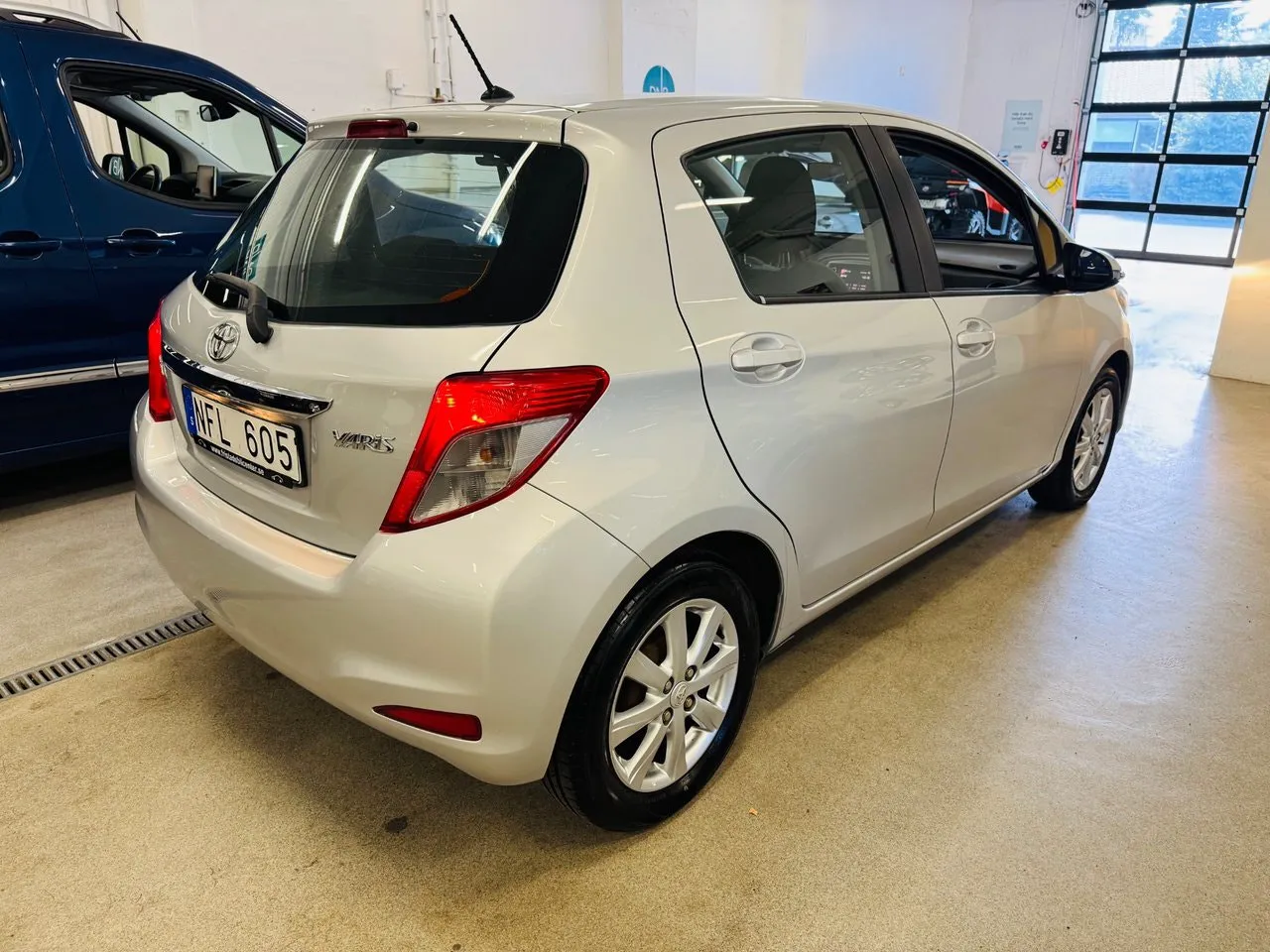 Vehicle image 14