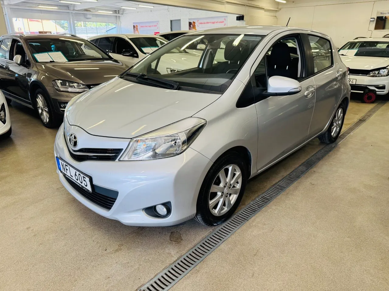 Vehicle image 13