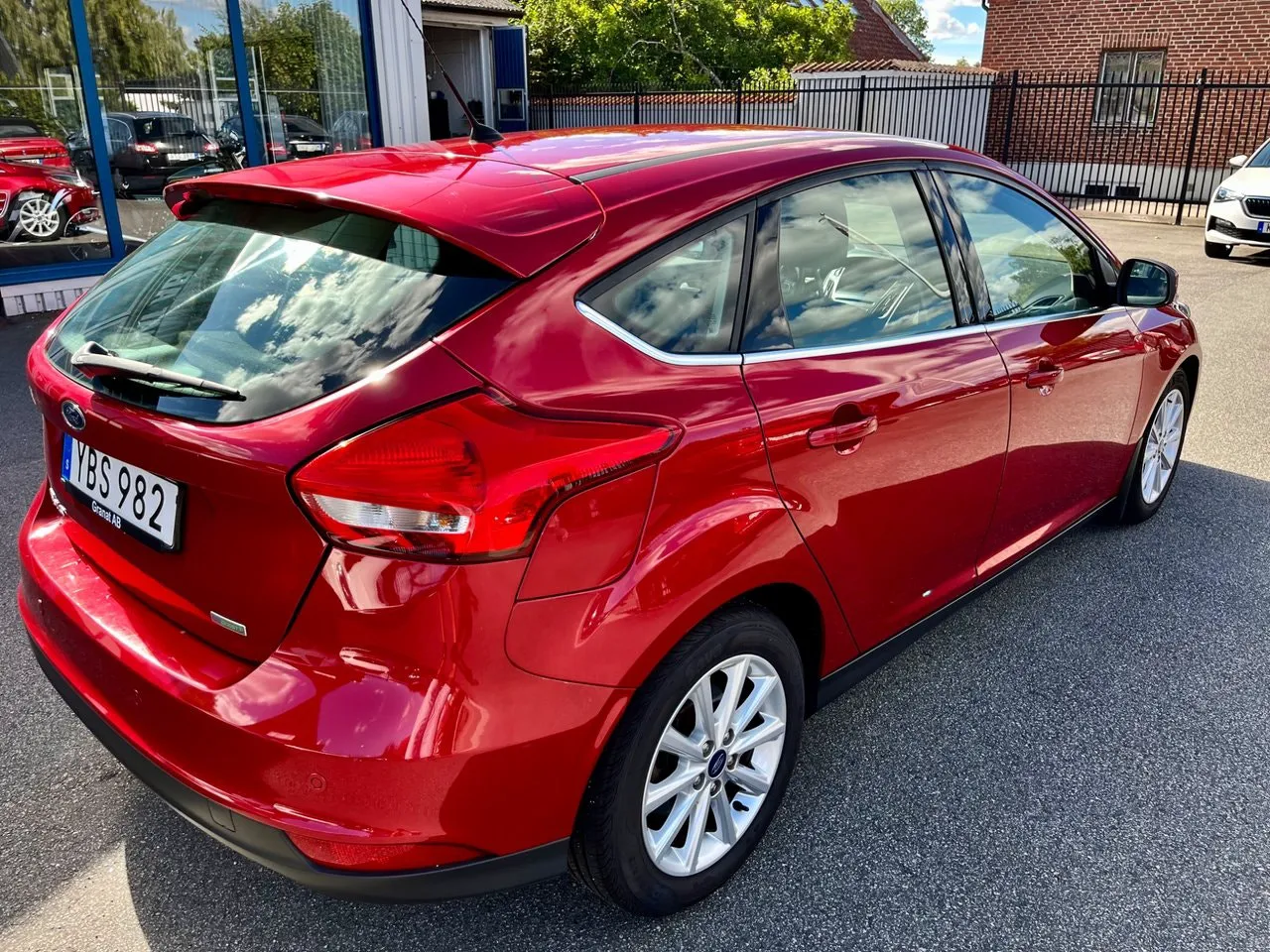 Vehicle image 5
