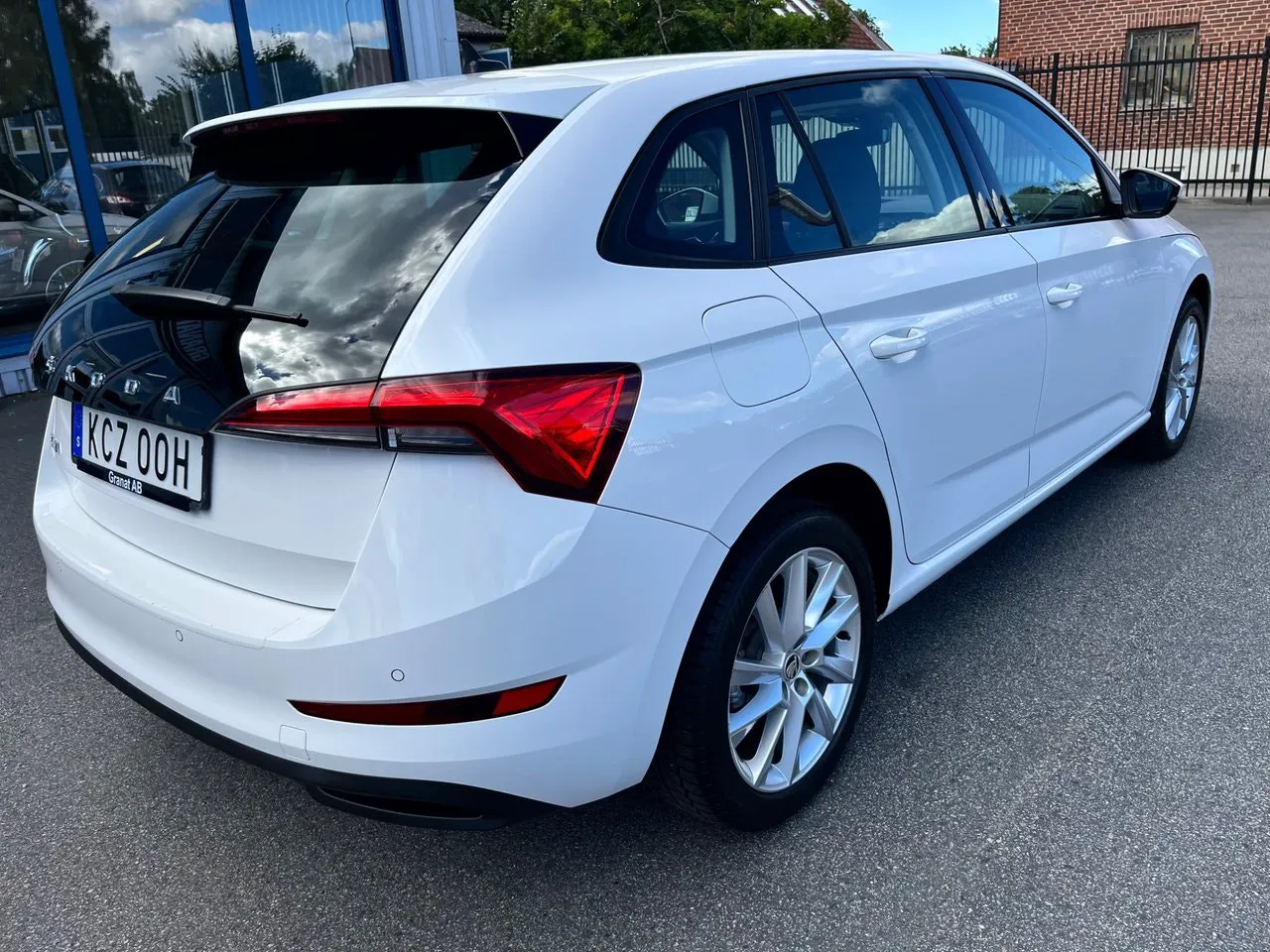 Vehicle image 4