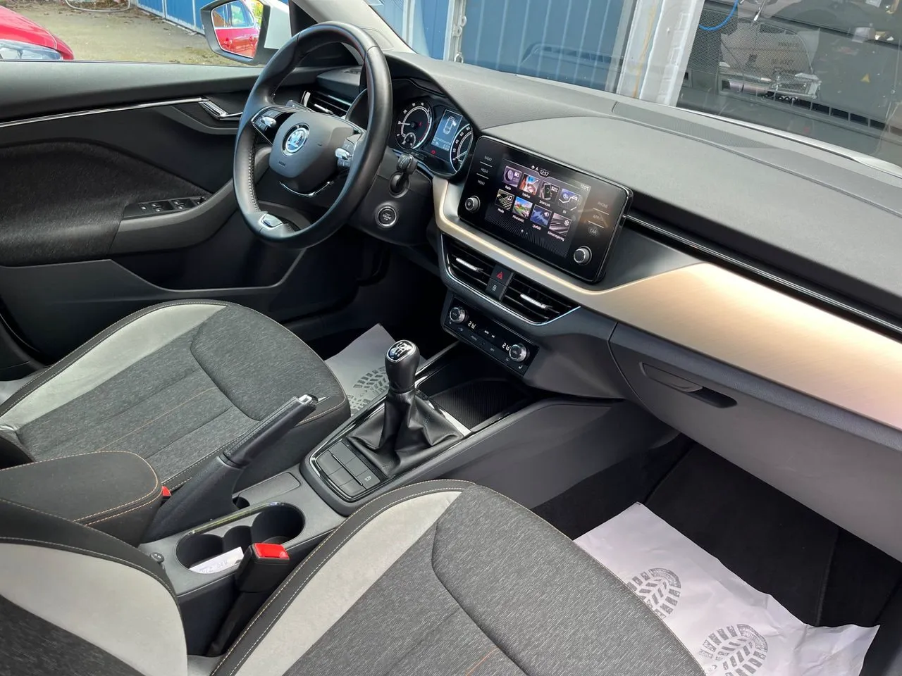 Vehicle image 6