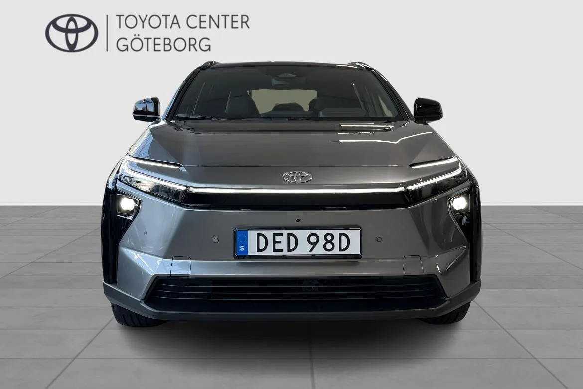 Vehicle image 6