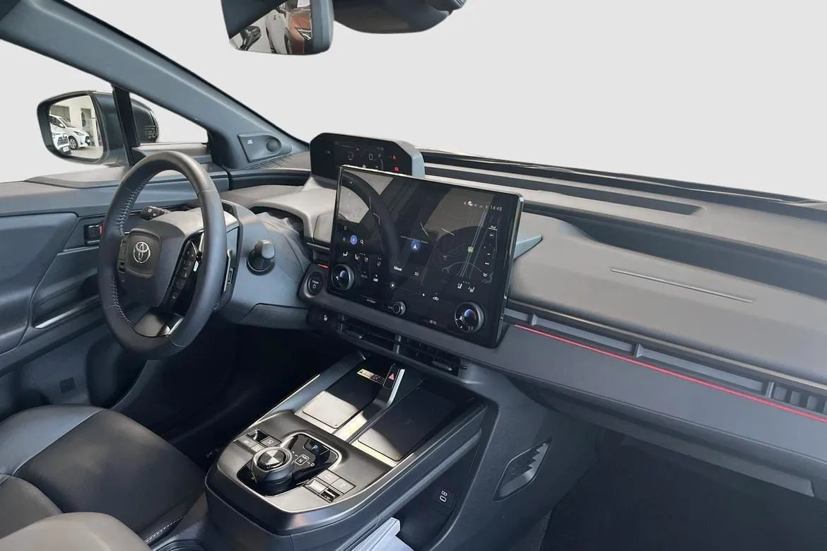 Vehicle image 7