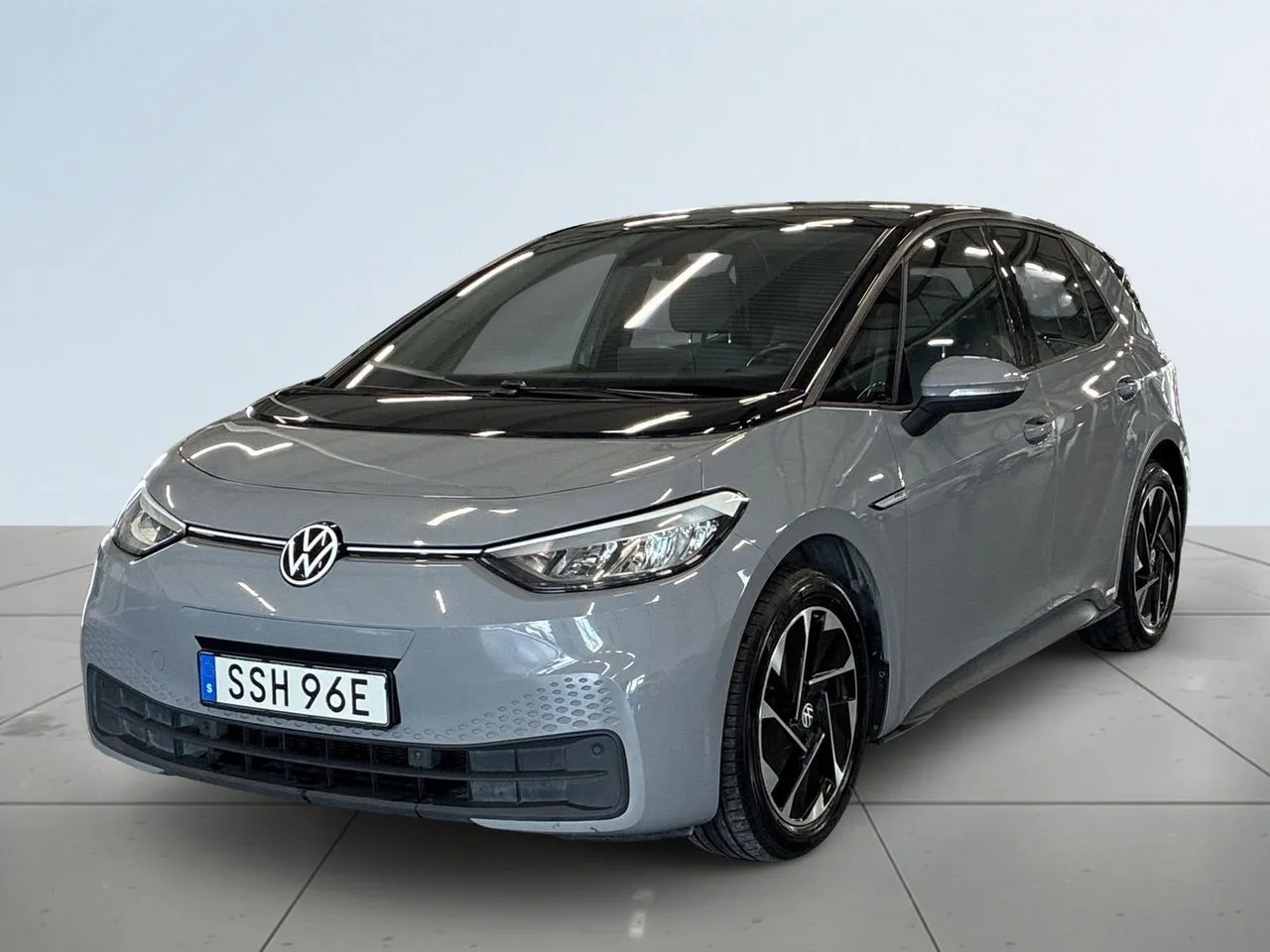 Vehicle image 15