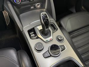 Alfa Romeo Stelvio bild 8