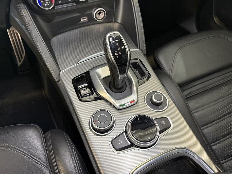 Alfa Romeo Stelvio bild 8