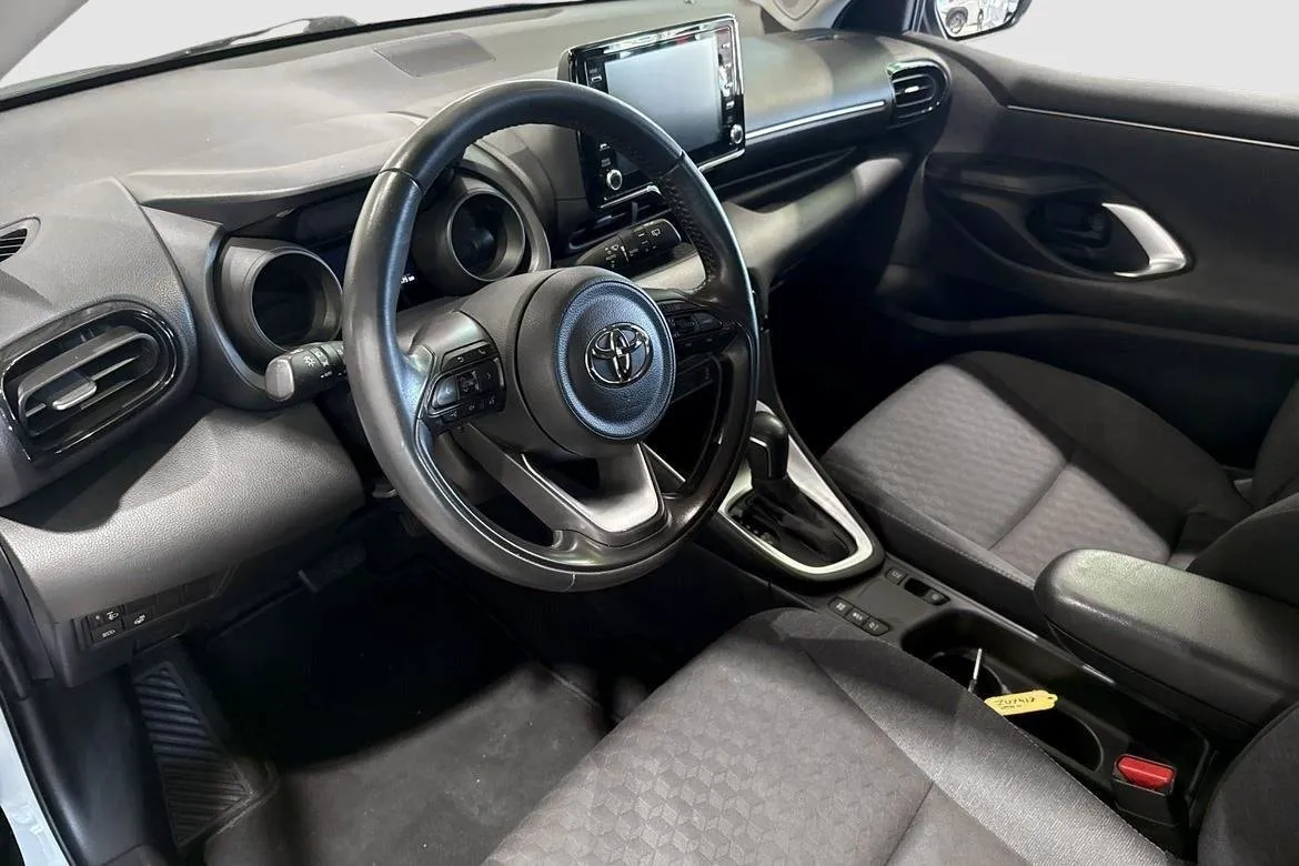 Vehicle image 7