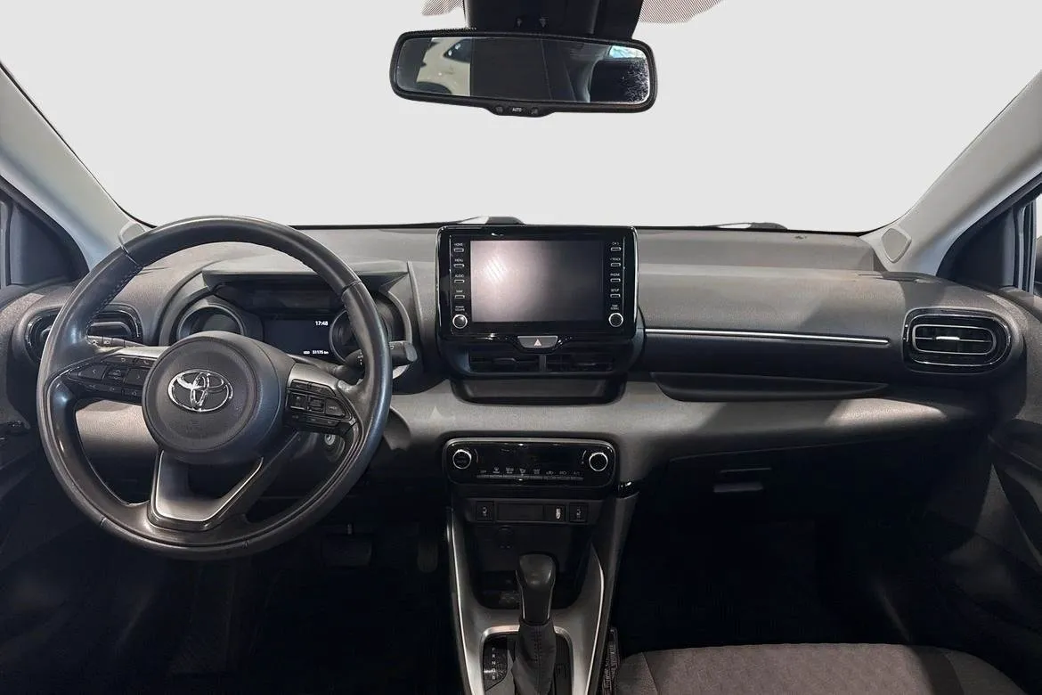 Vehicle image 9