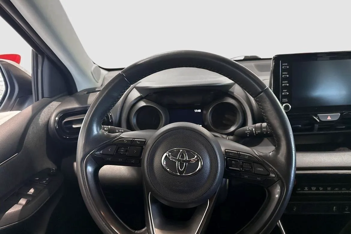 Vehicle image 10