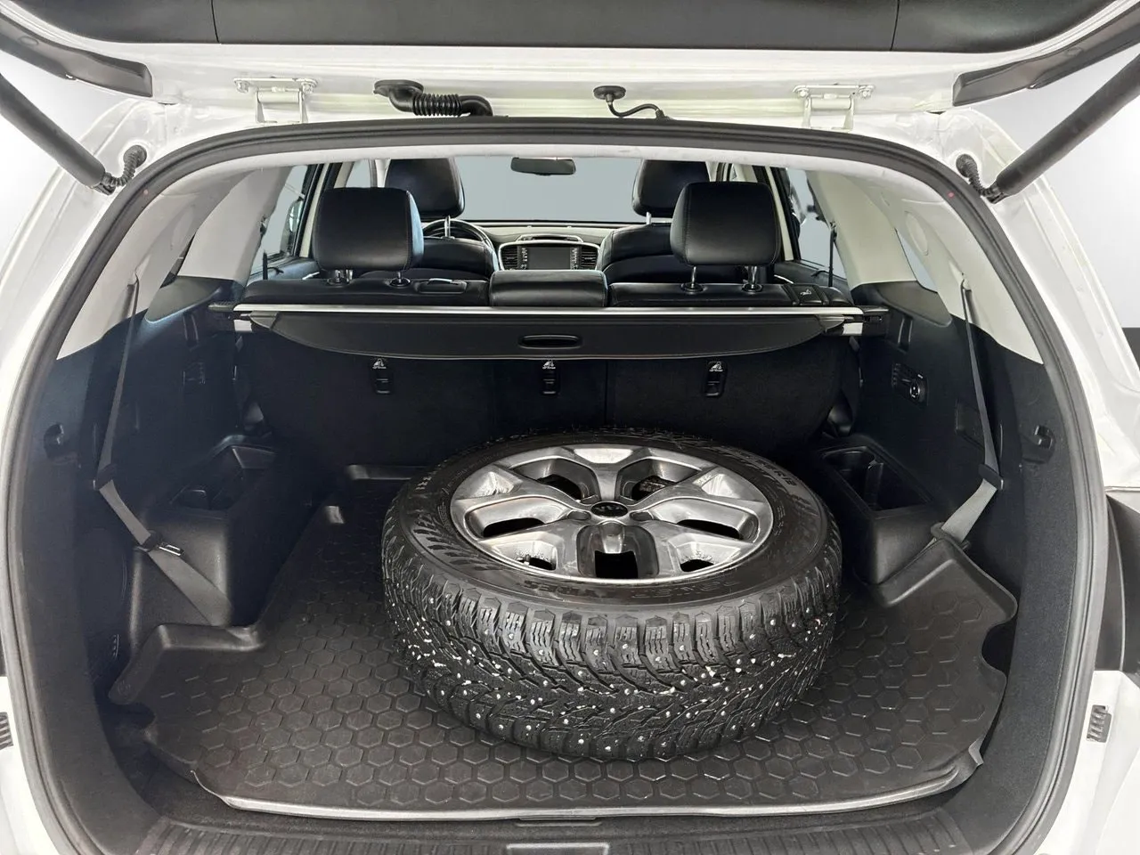 Vehicle image 32