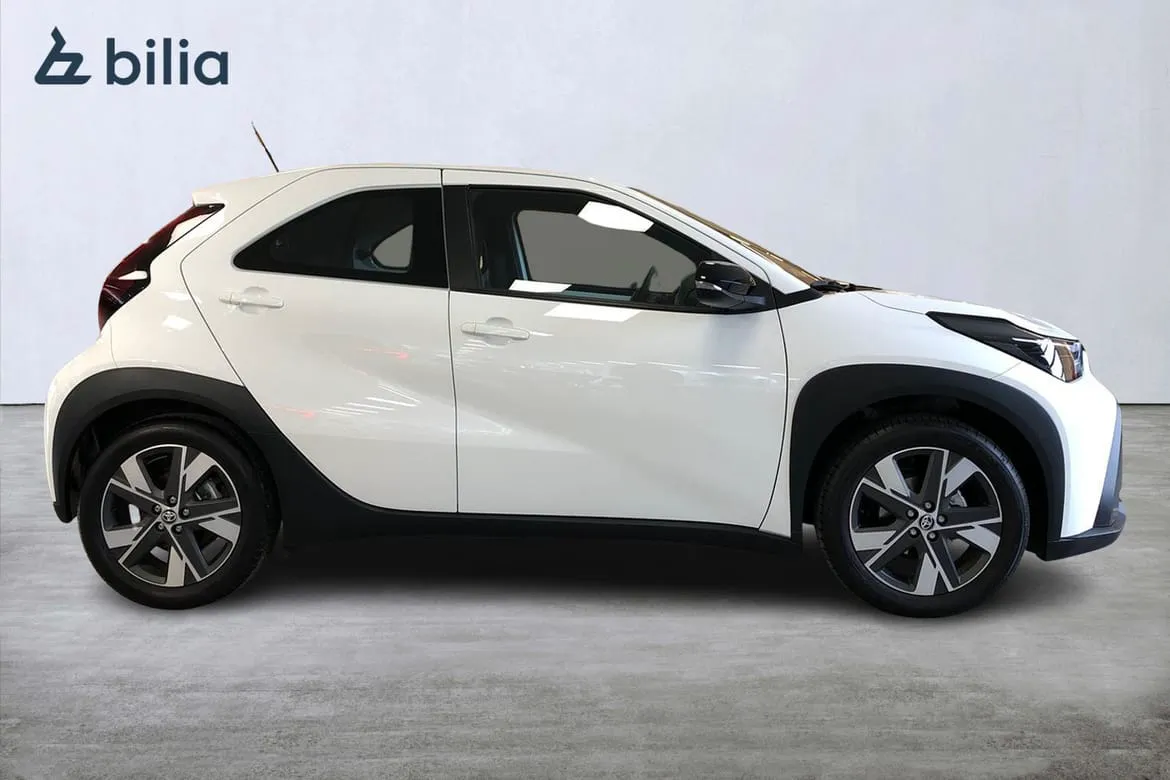 Vehicle image 17
