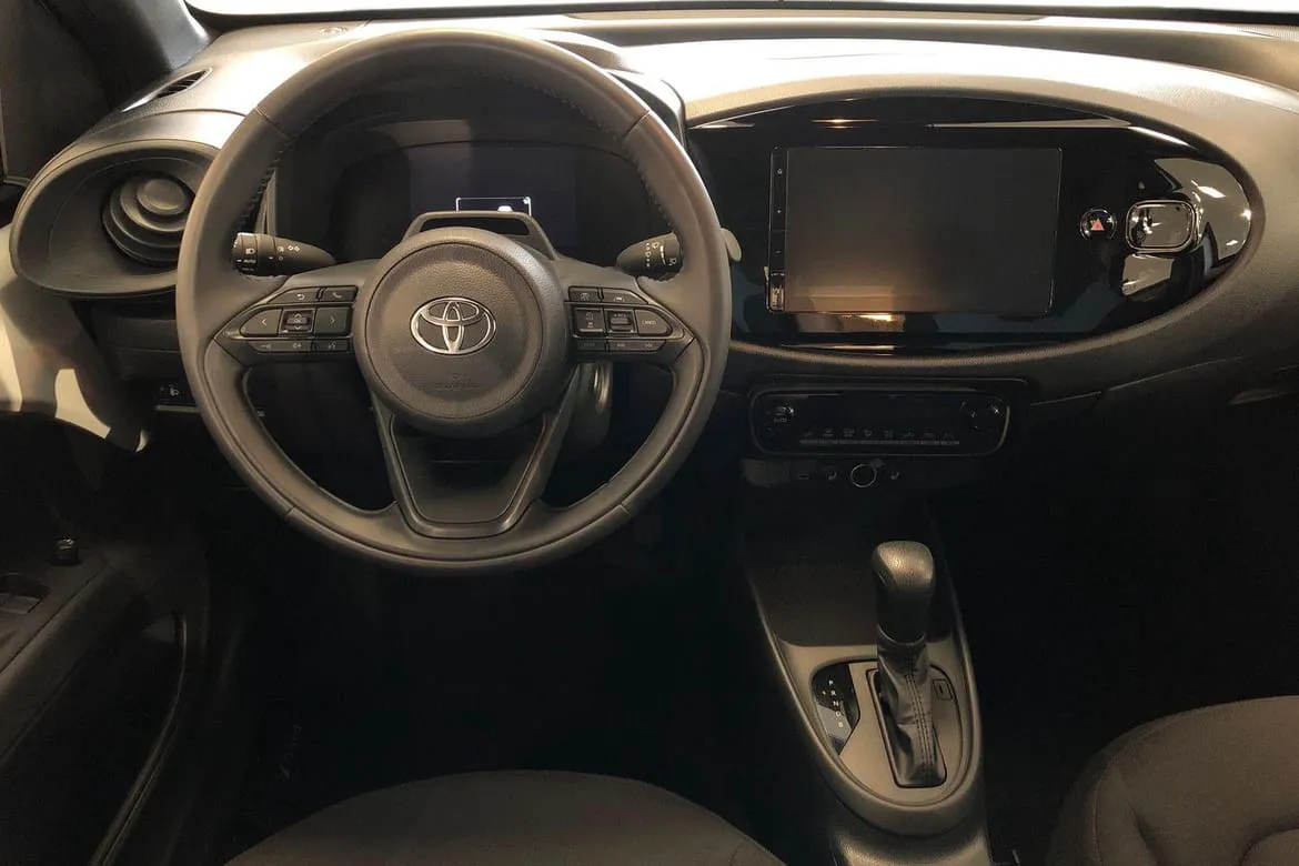Vehicle image 9