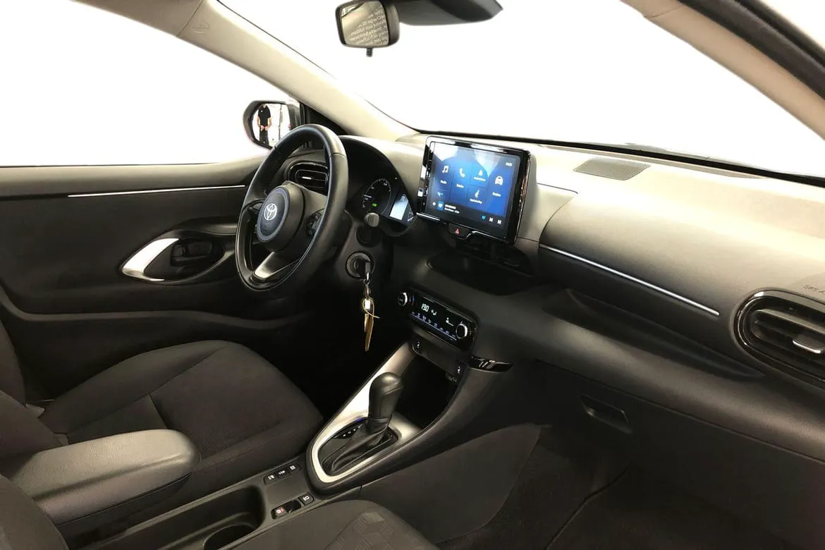 Vehicle image 6
