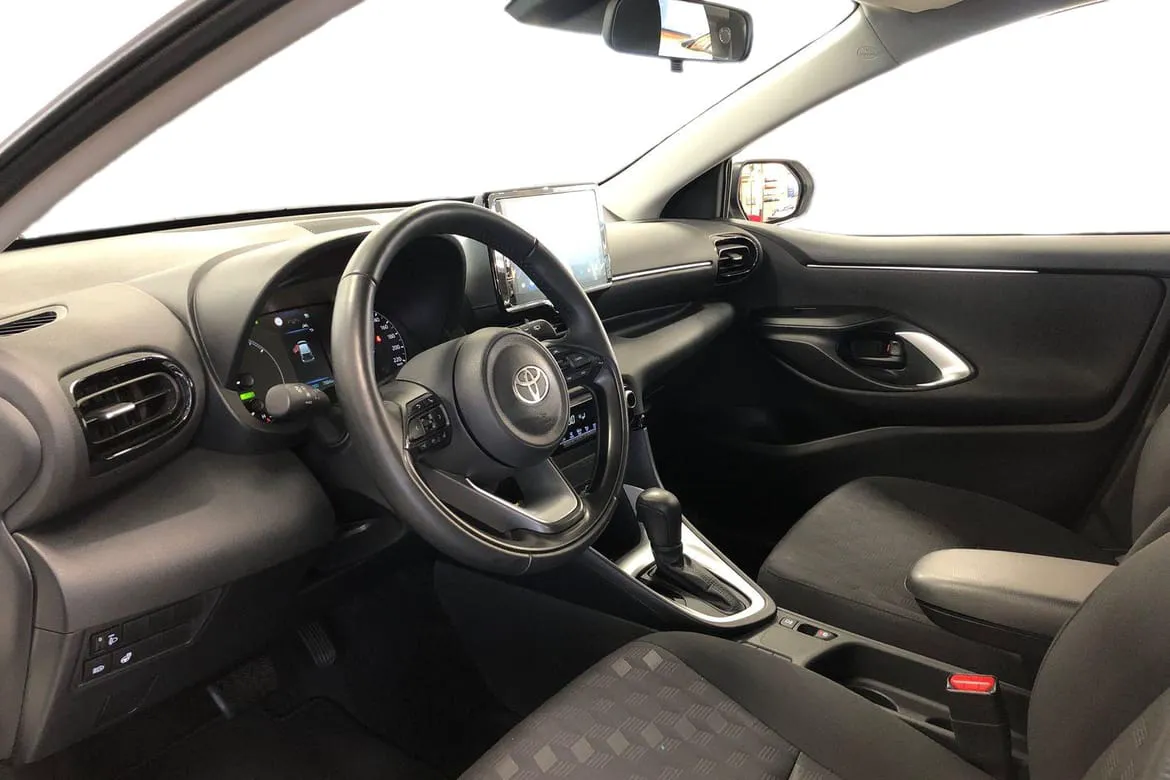 Vehicle image 13