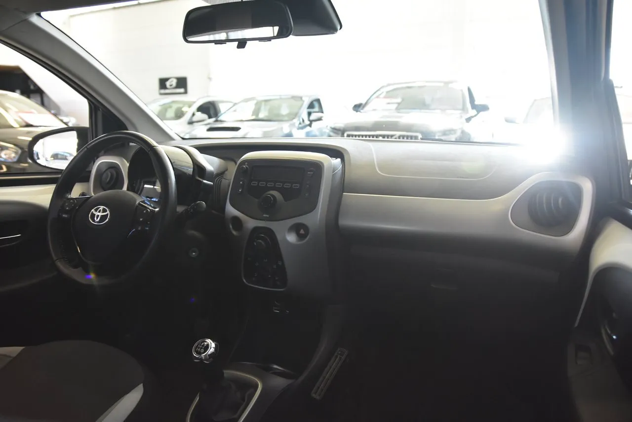 Vehicle image 8