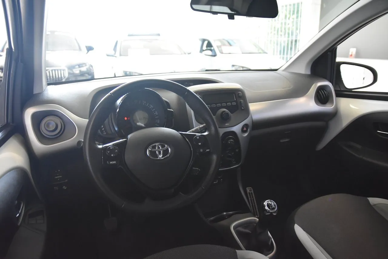 Vehicle image 7