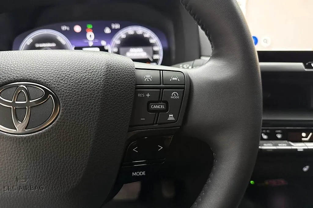 Vehicle image 16