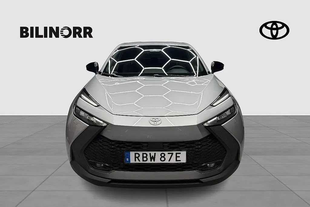 Vehicle image 6